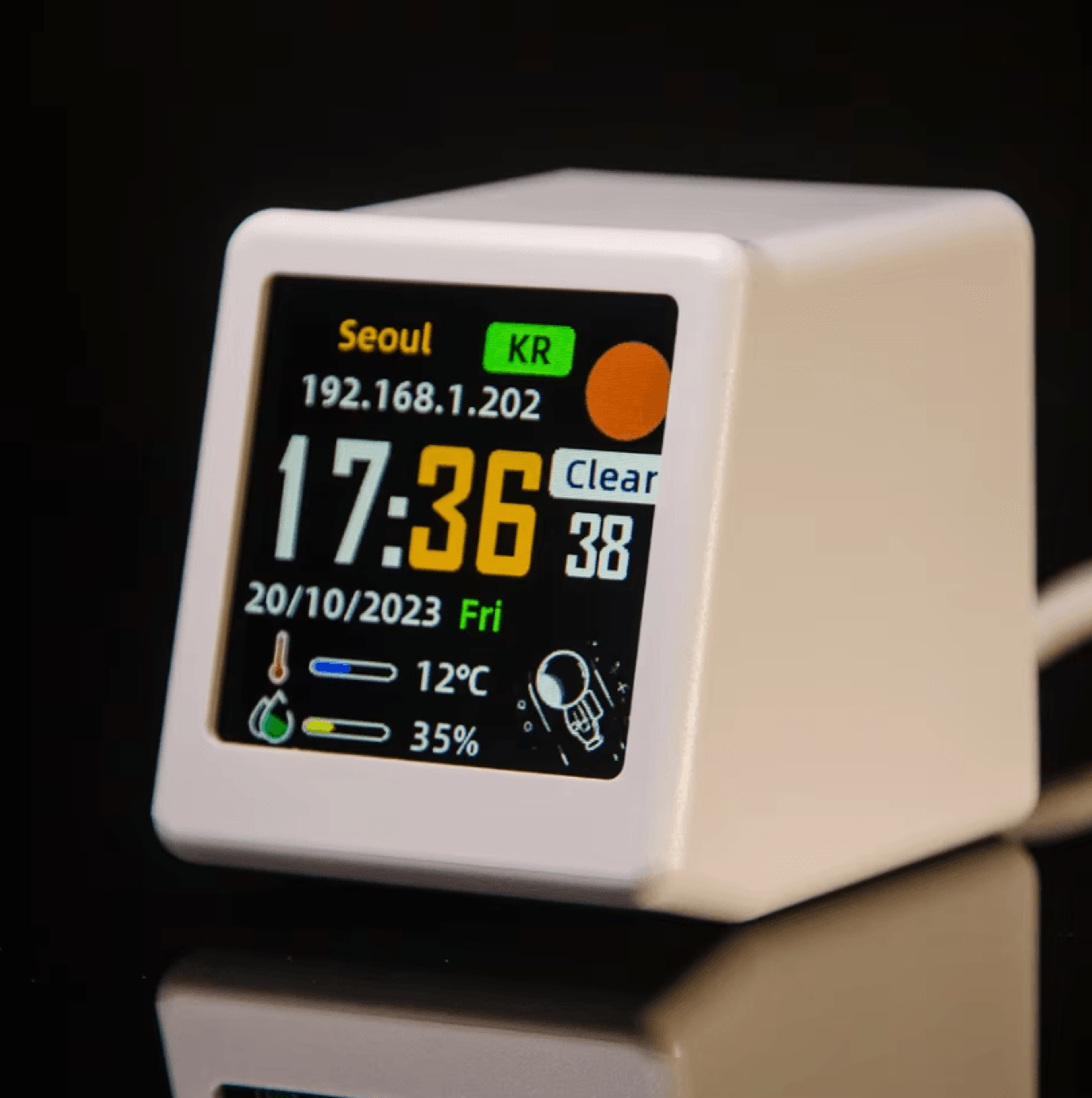 WiFi Weather Forecast Station Smart Desktop Clock With Digital Photo Album And GIF Animation 1