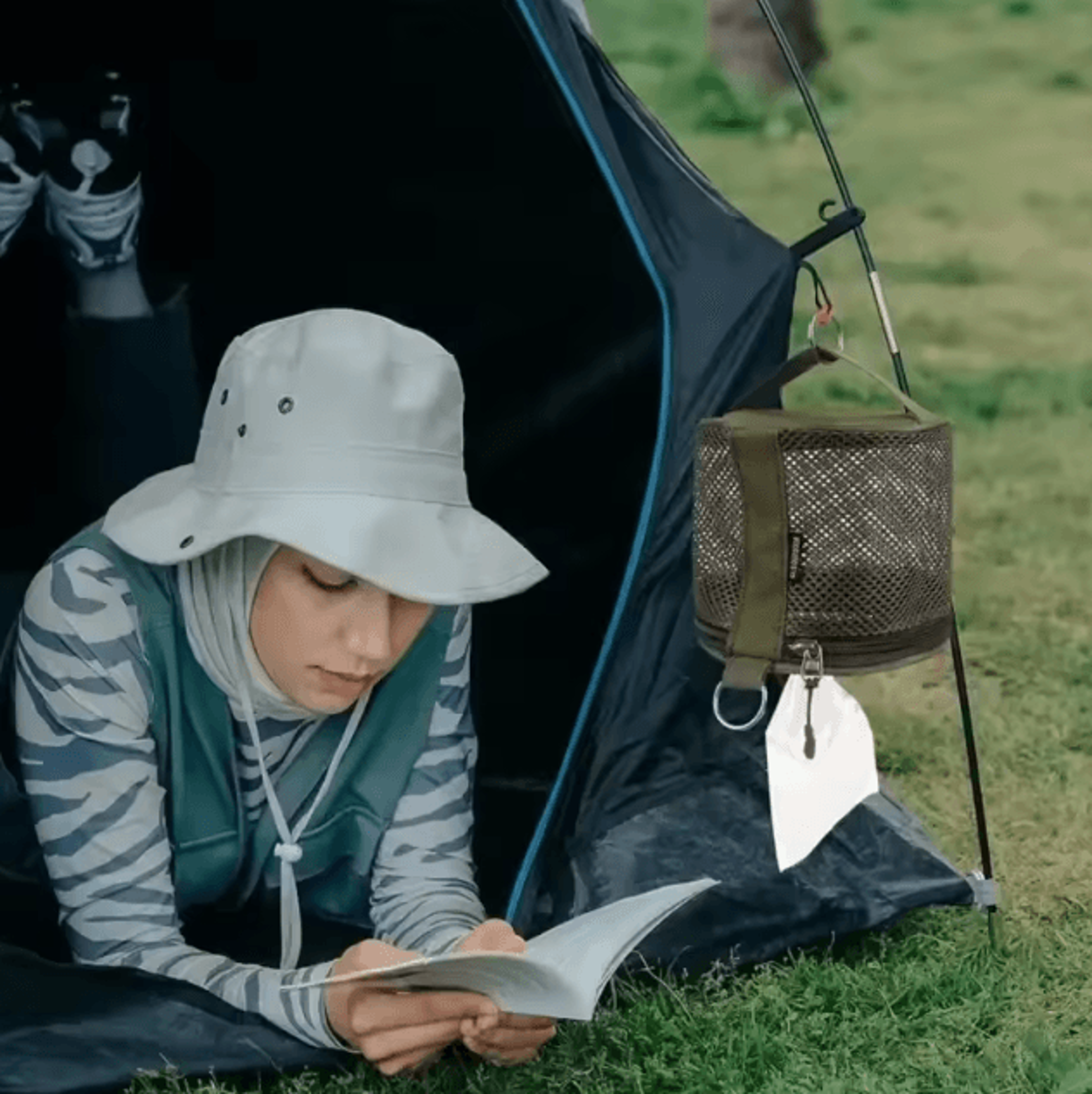 Portable Outdoor Camping Tissue Holder With Hook  Hanging Napkin Storage Bag 4