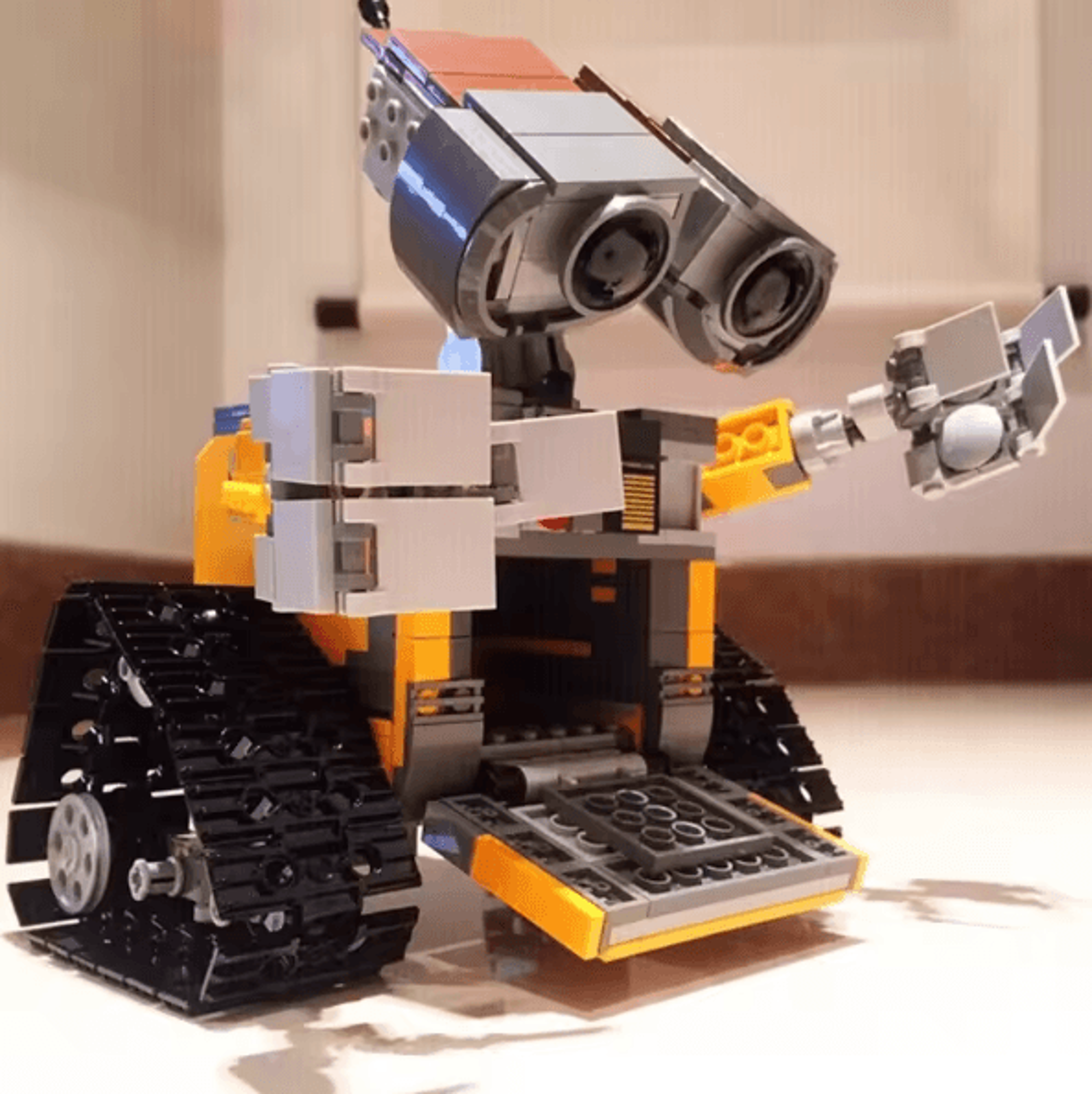 687PCS WallE Robot Building Blocks Set  DIY Assembly STEM Toy  Collectible Model 2