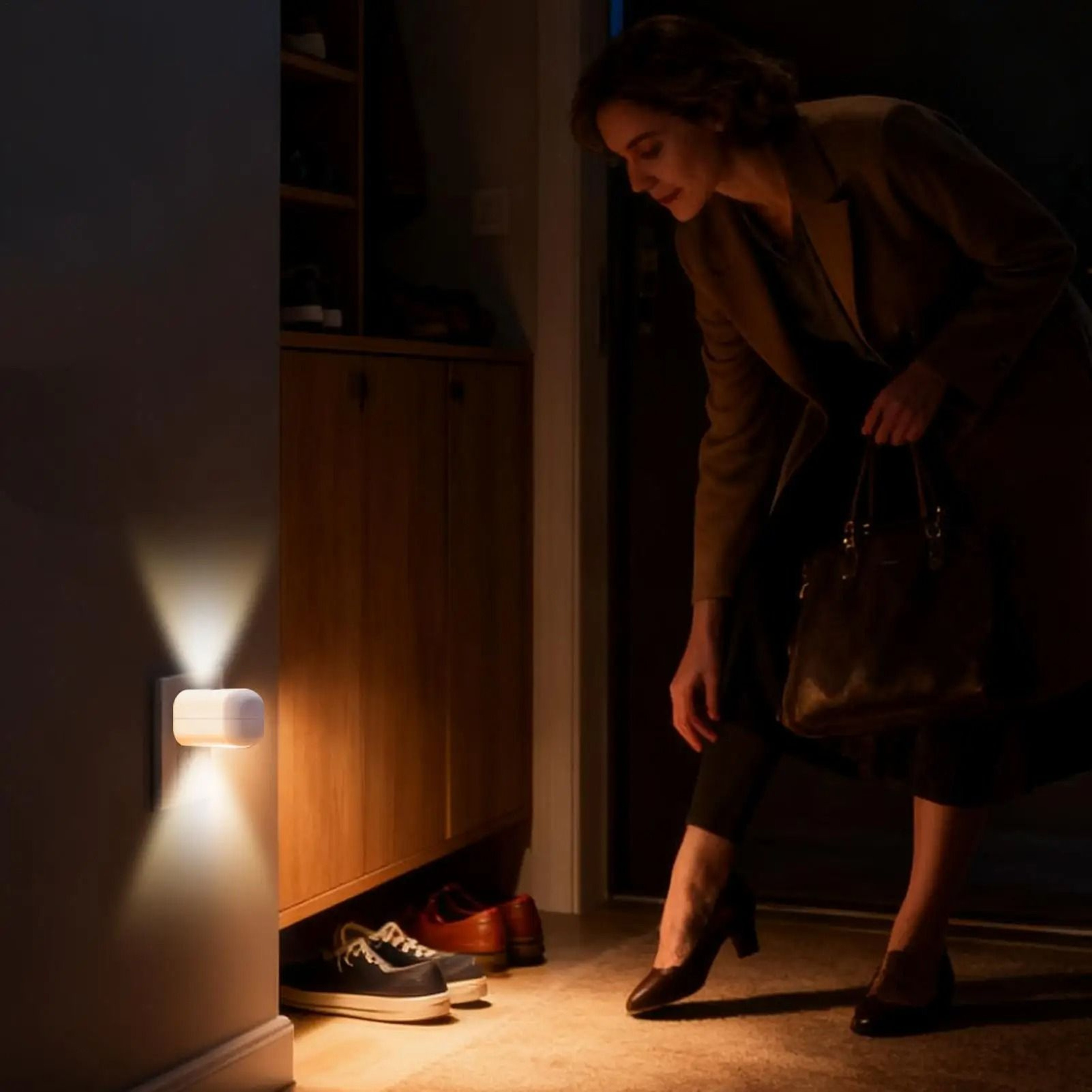 Compact LED Plug In Night Light With Dusk To Dawn Sensor 4