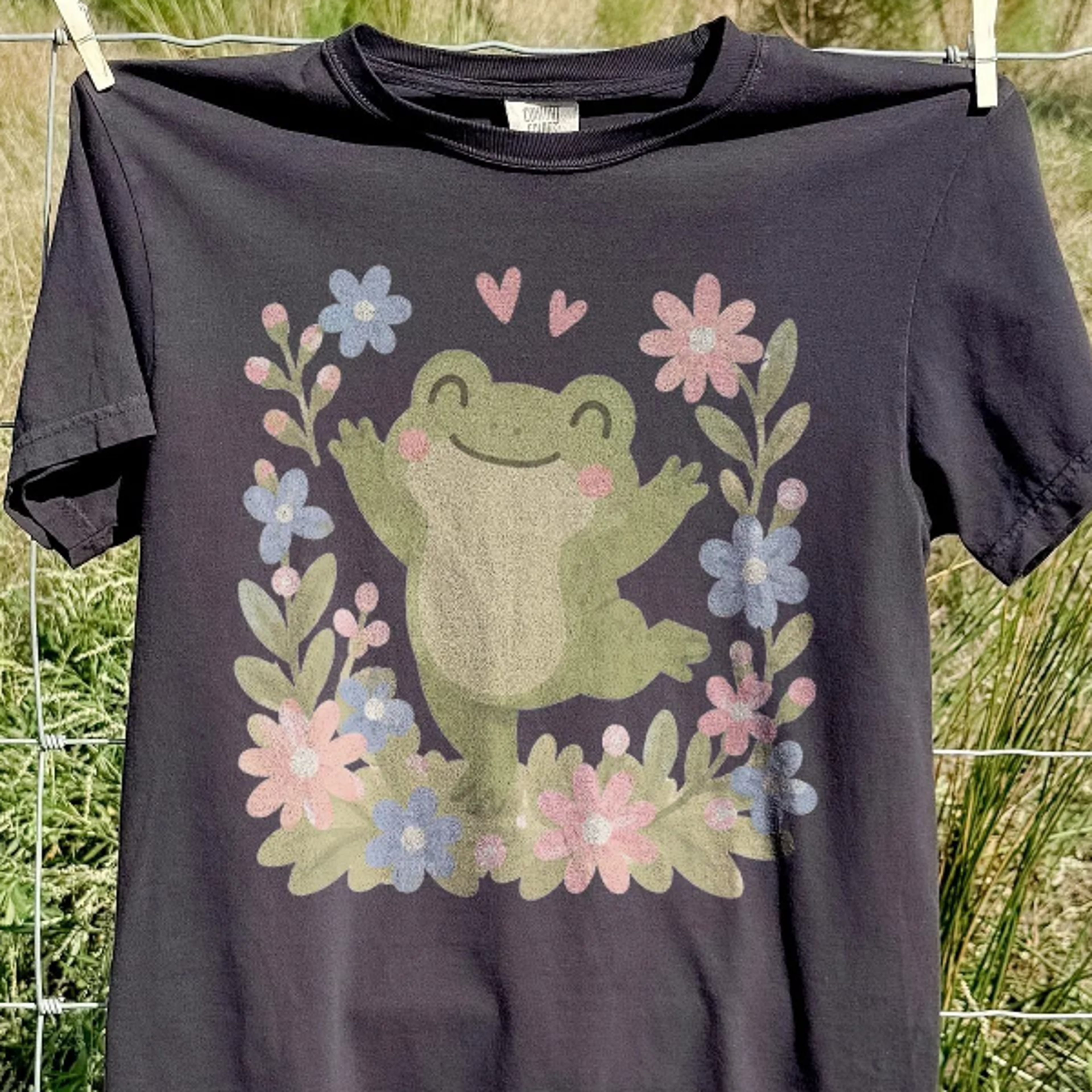 Vintage Smiling Frog Graphic Tee Floral Nature Animal Shirt Cute Cottagecore Retro Style Top 2