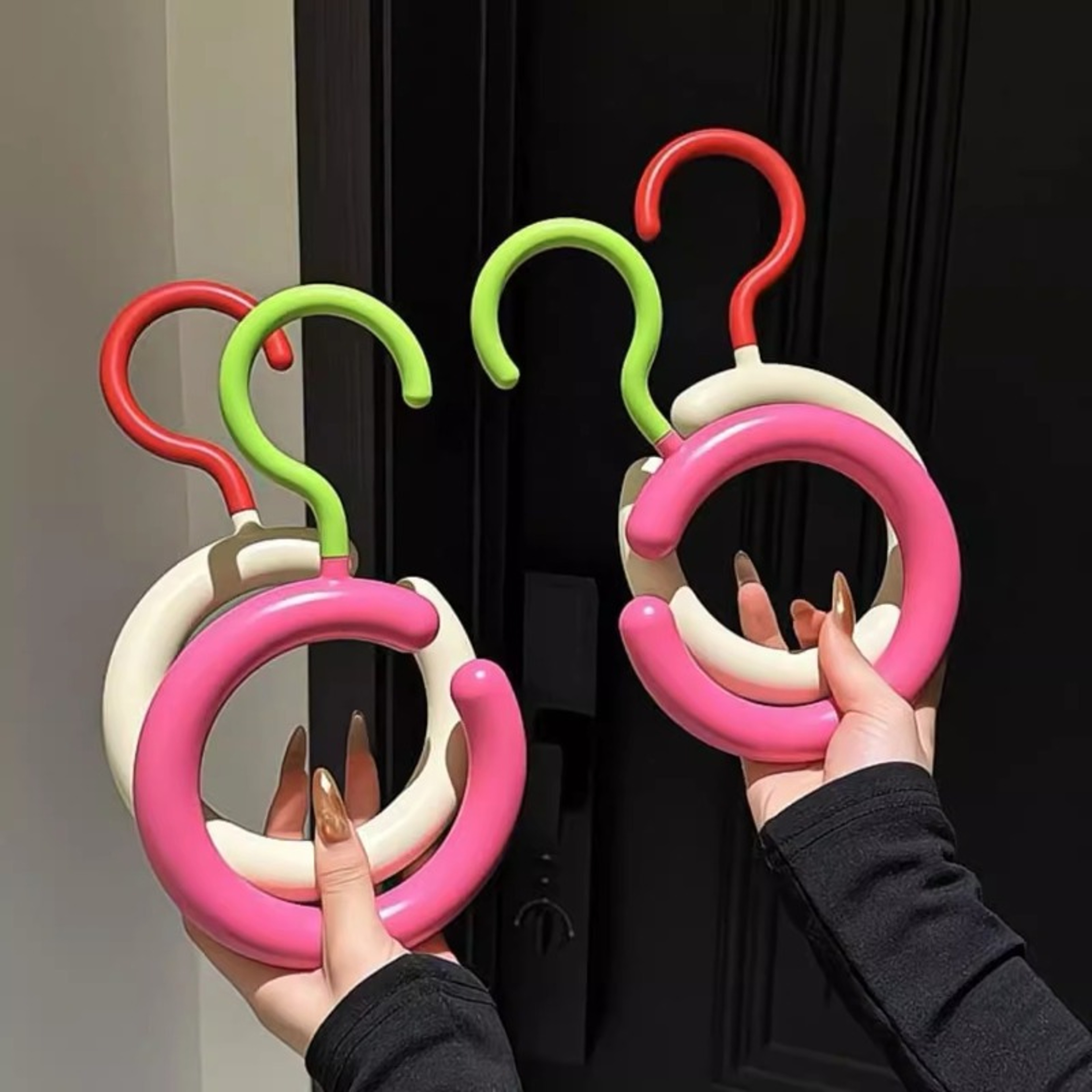 Luxury MultiFunction Hat Storage Clothes Hanger Invisible Plastic Coat Hanger For Home Use 2