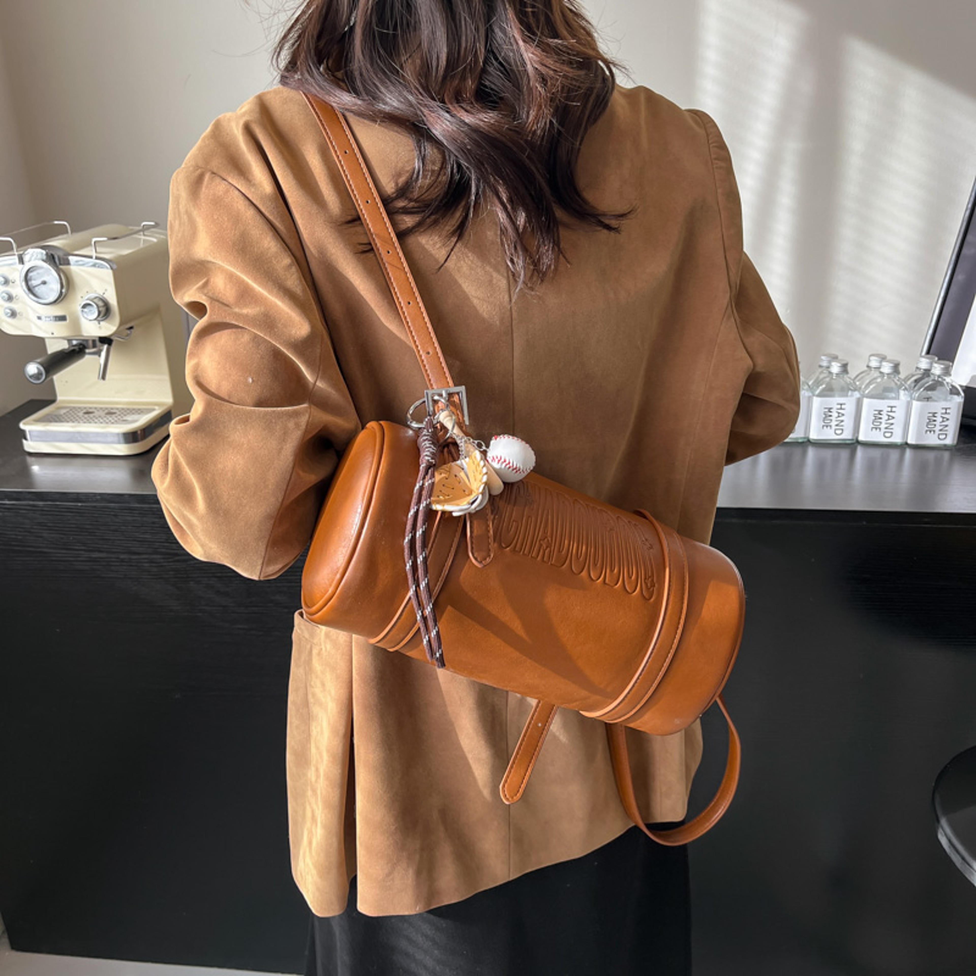Elegant Cylinder Shoulder Bag for Women Designer Crossbody Handbag with Pendant – view 4