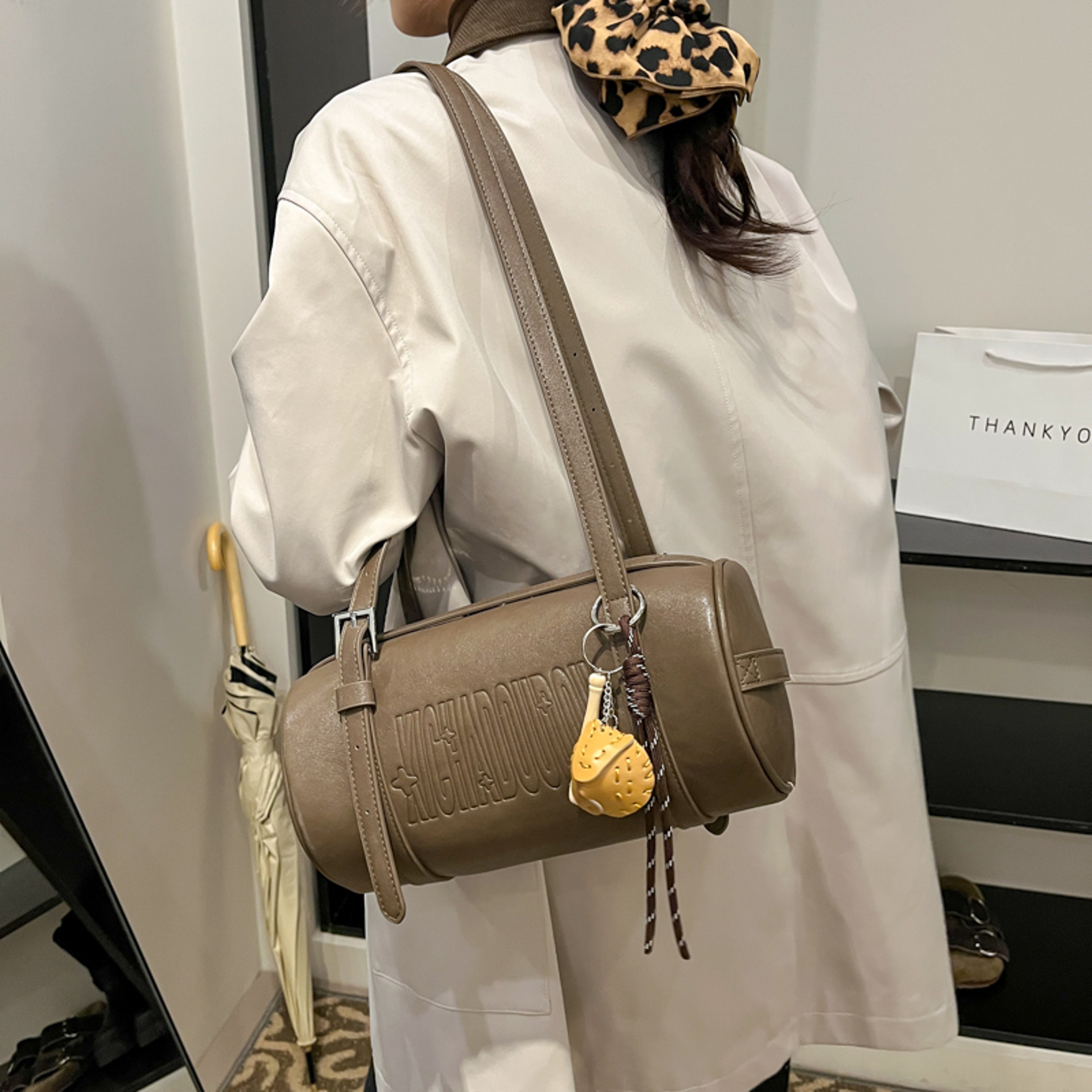 Elegant Cylinder Shoulder Bag for Women Designer Crossbody Handbag with Pendant – view 5