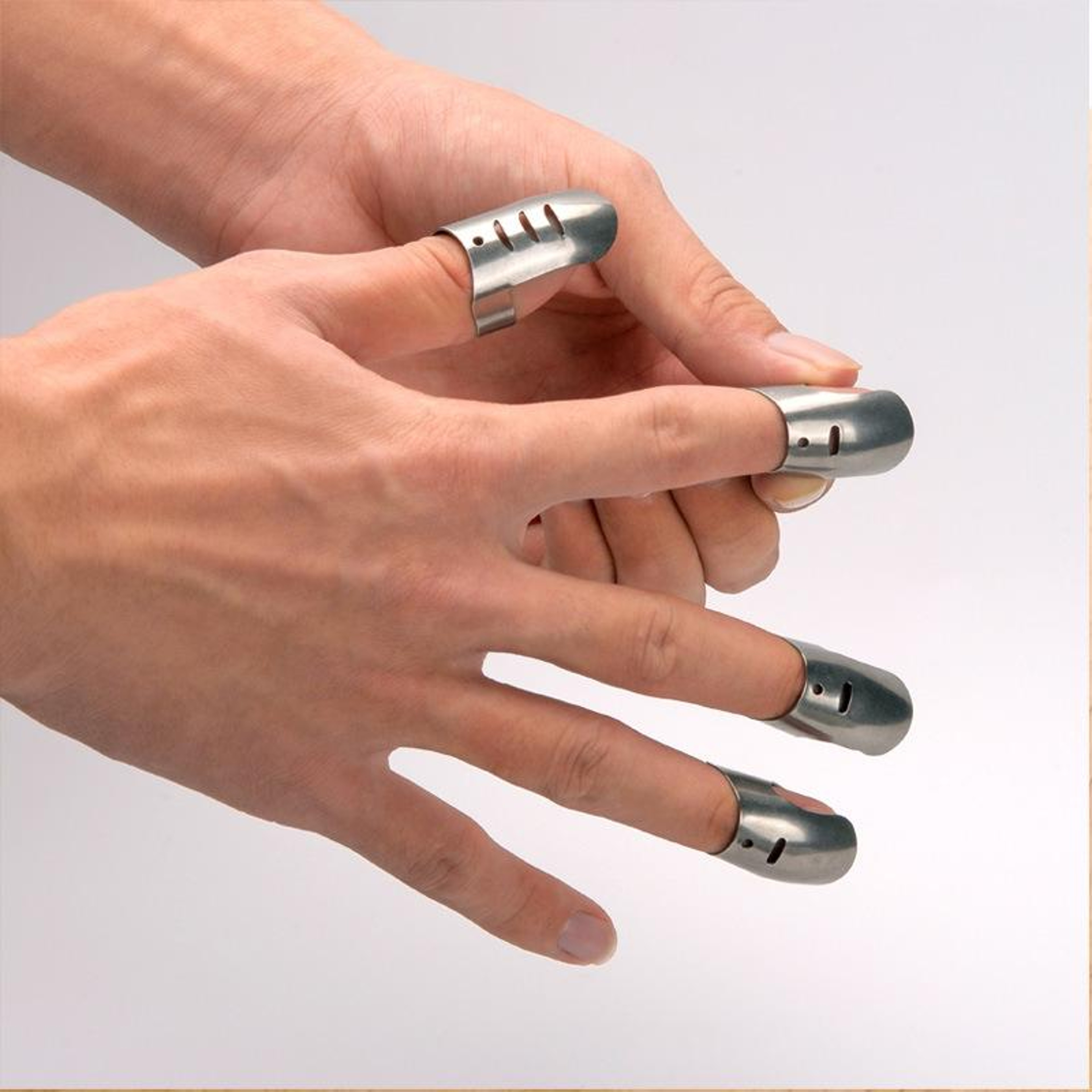Adjustable Stainless Steel Finger Guard Set for Safe Slicing and Chopping – view 4