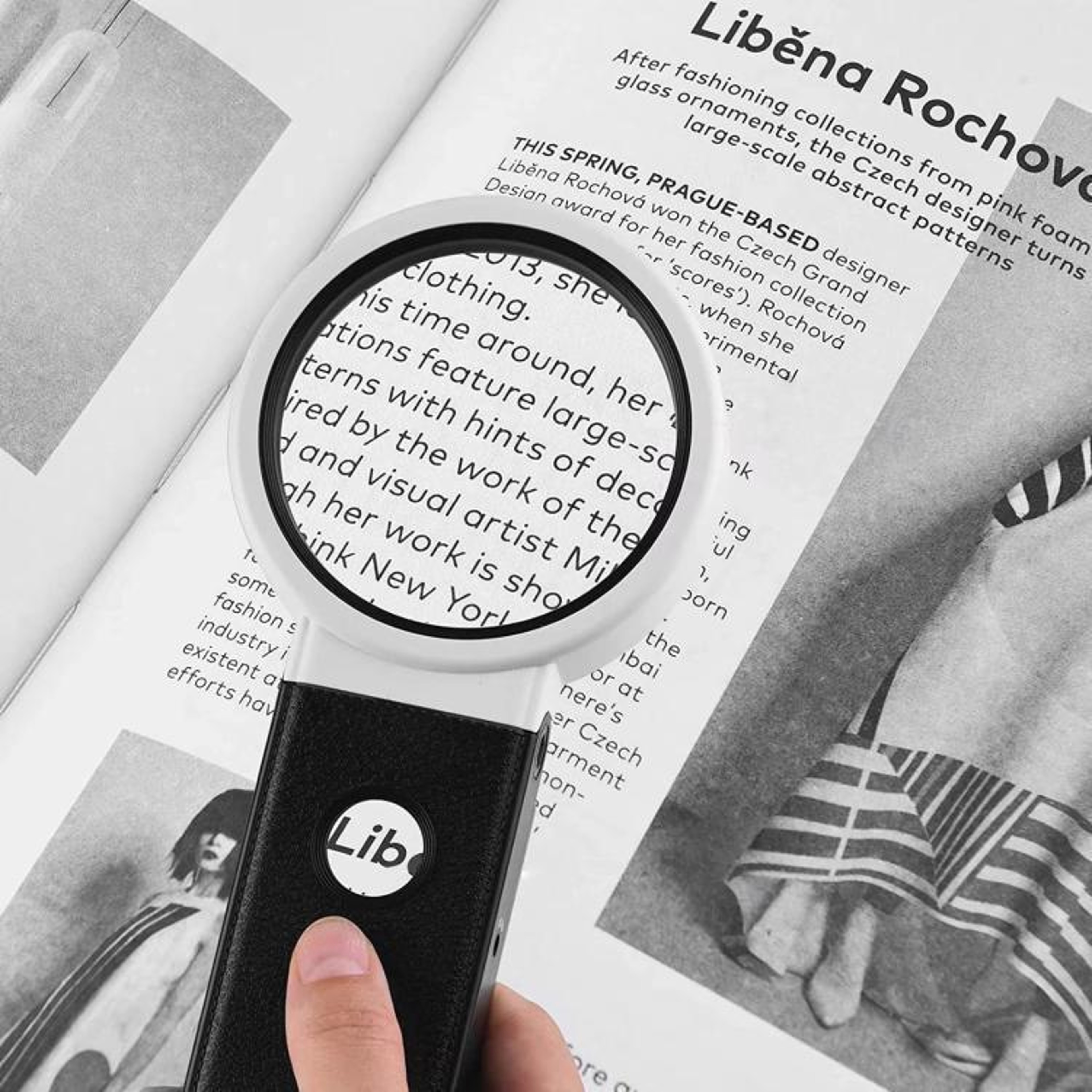 LED Folding Magnifying Glass With 25X Zoom And Desktop Stand 1