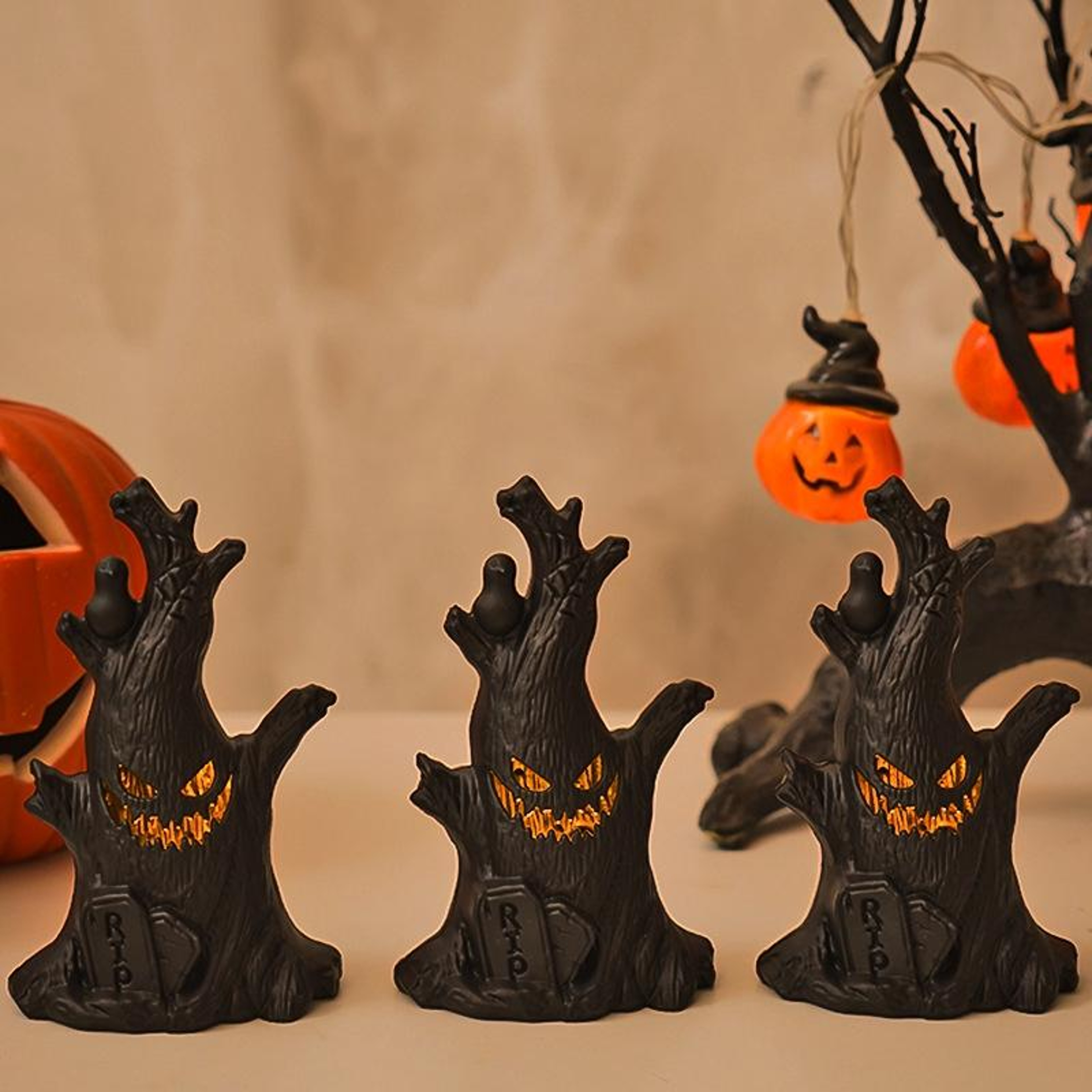 Halloween Ghost Face Tree Stump LED Candle Lantern Decoration 3