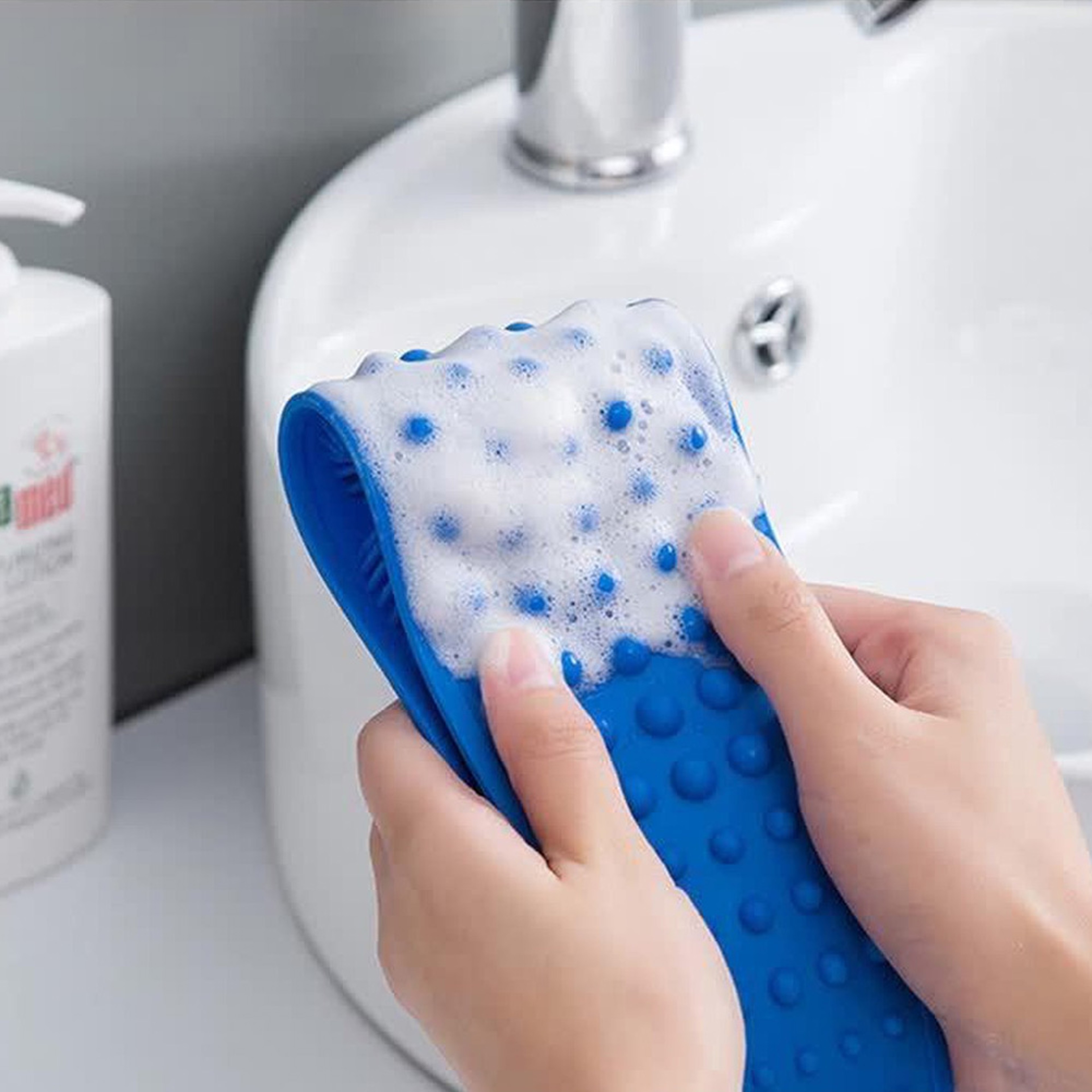 Exfoliating Silicone Wet & Dry Body Scrubber Brush Blue 2