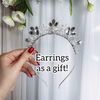 Wedding Tiara, Hairstyle Decoration, Wedding Crown with Rhinestones, Hair Accessory in Hand, Exhibition sample