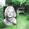 Marilyn Monroe Garden Flag.png