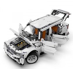 Erector set CADA deTech BMW G5 4WD SUV (2208 parts)