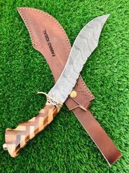 Custom Damascus Steel Hunting Bowie Knife - Handcrafted Edge - BladeMaster
