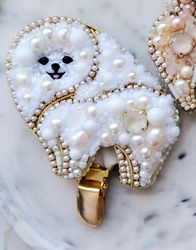 White pomeranian brooch beaded, dog show number clip, white dog jewelry, handmade jewelry, pet portrait jewelry