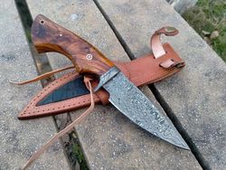 10" Handmade Damascus Knife, Hunting Knife, Bowie Knife, Walnut Wood Handle, 5" with leather sheath