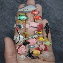 Miniature clay aquarium fish 25 pcs, tiny fish for diorama, resin art or dollhouse aquariu