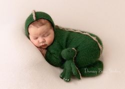 Newborn dinosaur bonnet and toy. Dragon toy. Knitted dino romper. Photo props