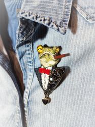 Brooch embroidered elegant frog with a cigar, decorated with a pendant