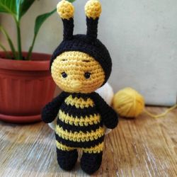Crochet bee, Amigurumi little bee, funny bumblebee