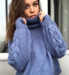 Knitted sweater made of mohair and cashmere.