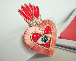 brooch heart eye, embroidered pin, diy brooch, handmade jewelry, crystal brooch, handmade accessories, gift for mother