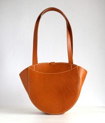 Women's tote leather bag from Tuscan vegetable tanned leather Vera Pelle. Handmade.