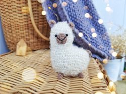 Amigurumi Llama crochet pattern. Amigurumi alpaca crochet pattern. Amigurumi keychain crochet pattern