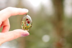 Terrarium necklace(resin) with wild strawberry. Green witch gift. Forest lover gift. Mori girl jewelry