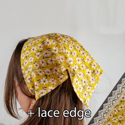 Yellow floral triangle head scarf with ties. Cottagecore lace edge bandana. Mustard ditsy floral kerchief.