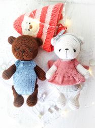 Toys polar and brown teddy bear. Crocheted toys bears. Crocheted lovers bears in sweater. Toy bears gift for couple.
