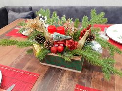Christmas floral arrangement, Rustic Christmas decor, Red/gold/green Christmas table décor, Christmas table centerpiece