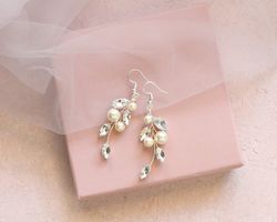 Wedding earrings / Pearl and Crystal earrings / Bridal earrings / Dangle Vine earrings for bride / Pearl Earrings e73