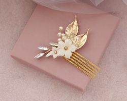Gold bridal hair piece / Floral wedding hair comb / Small wedding hair accessory flower / Gold leaf hair piece h26