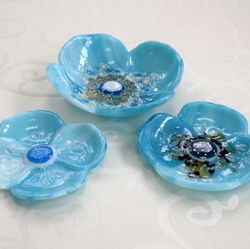 Small fused glass dish flowers for jewerly or soucers