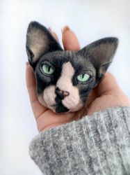Sphynx cat felted brooch. Custom pet portrait from photo.