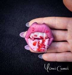 OOAK mouth brooch by Yumi Camui