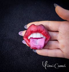 OOAK mouth brooch by Yumi Camui