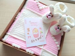 Gift box for newborn, pregnancy gift new mom, shower boy girl, white booties, knit blanket pregnant sister friend