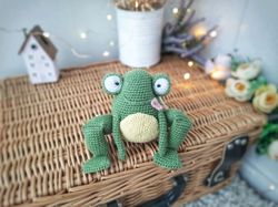 Stuffed frog plush toy. Cute soft frog for baby shower gift. Plush crazy frog toy for baby gift. Christmas gift