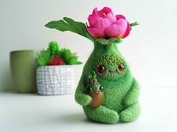 Whimsical Woolen Flower Mother with baby/Handcrafted felted creature/Collectible fantasy sculpture/Mandrake Desk Decor