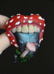 Amanita lips brooch, Mushroom brooch
