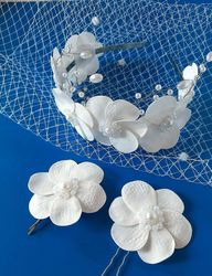 Wedding Headpiece, Wedding flower headband, White bridal headband, White flower bridal hair pins, White bridal bobby pin