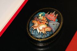 St Petersburg lacquer box Russia hand-painted art Three horses