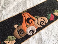 Quilted Thanksgiving table runner, Pumpkins bed topper, Halloween tablecloth, Fall leaves black quilt, Long table topper
