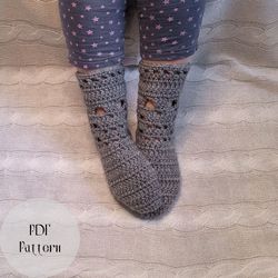 Crochet socks pattern, House slippers with skulls, PDF Pattern warm socks, Wool women's slippers