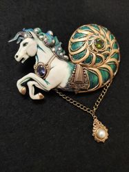 Green-white horse Nautilus brooch, horse jewelry, green brooch, horse brooch