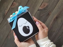 Black and white contrast cards for newborns