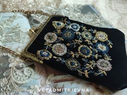 Handbag with clasp: black with floral pattern embroidery