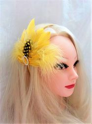 Stylish Women's Feather Fascinator Headband. Gold Cocktail Hair Clip for Parties, Yellow Wedding Headband with Feather
