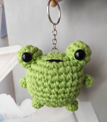 Crochet keychain frog, kawaii plush frog, green frog