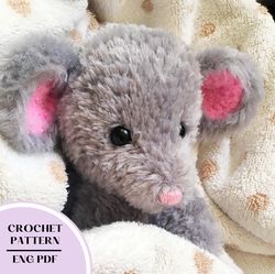 Crochet plush mouse pattern PDF. Amigurumi mouse animals toy.